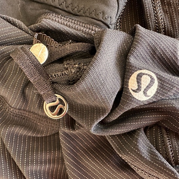 Lululemon Athletica Elevate Cinch Waist Tank Top Scoop Neck Black Gray Stripe - Picture 12 of 12